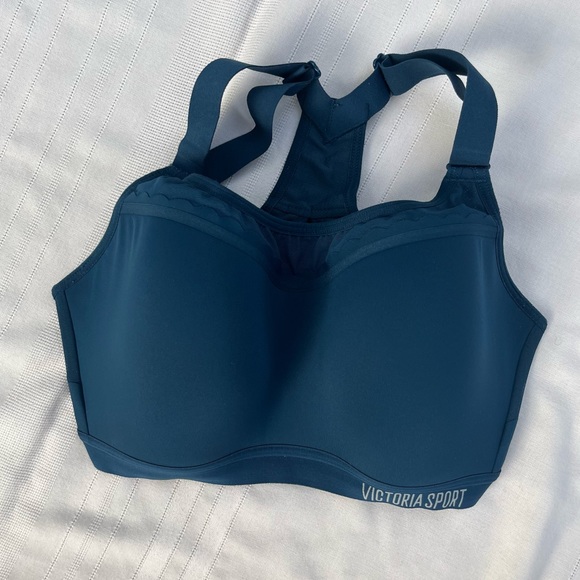 Victoria's Secret Other - Victoria’s Secret Sports Bra Incredible Lightweight Max 32DD W Scalloped Trim